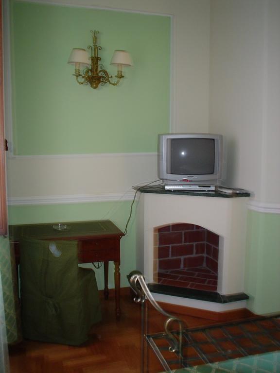 Petit Chateau Montecatini Terme Extérieur photo